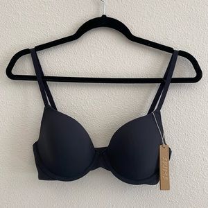 SKIMS fits everybody t-shirt bra in Onyx size 32C new with tag